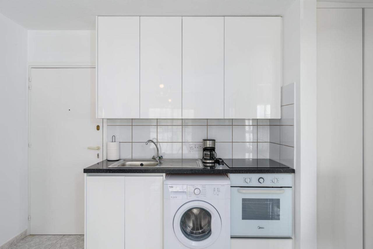 Apartment White 1-bedroom By Mackenzie