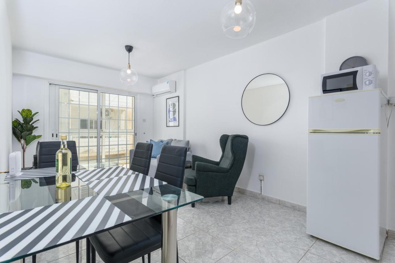 White 1-bedroom By Mackenzie