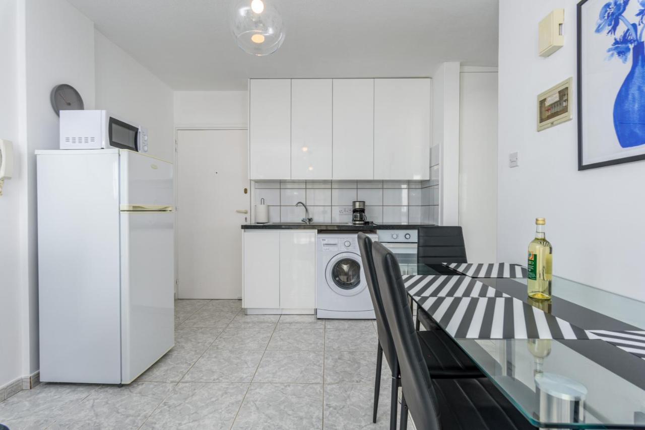 Apartment White 1-bedroom By Mackenzie