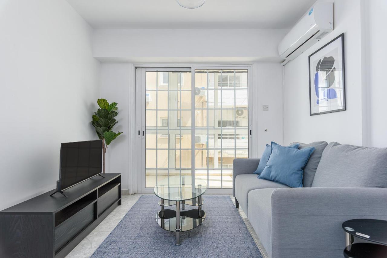 Apartment White 1-bedroom By Mackenzie Larnaca