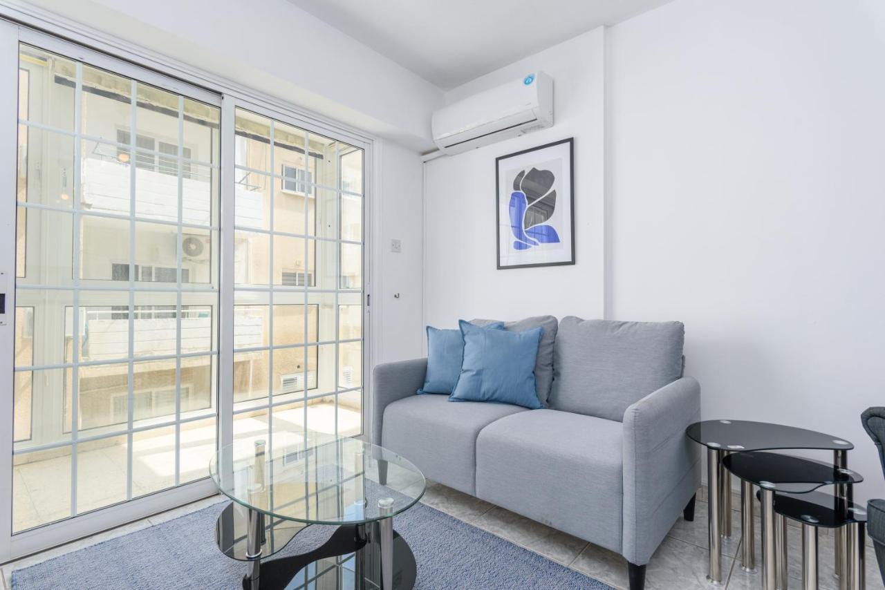White 1-bedroom By Mackenzie Apartment *