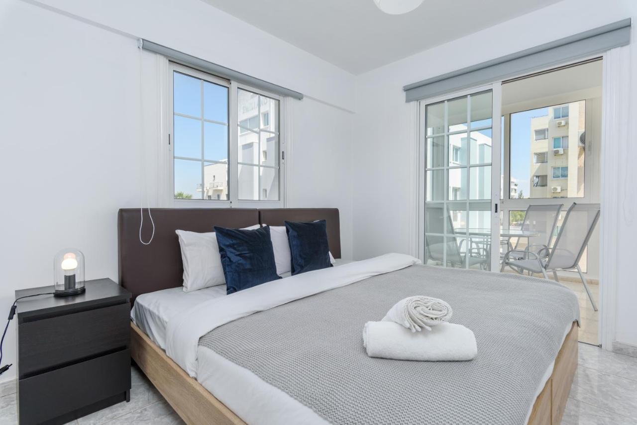 Apartment White 1-bedroom By Mackenzie Larnaca