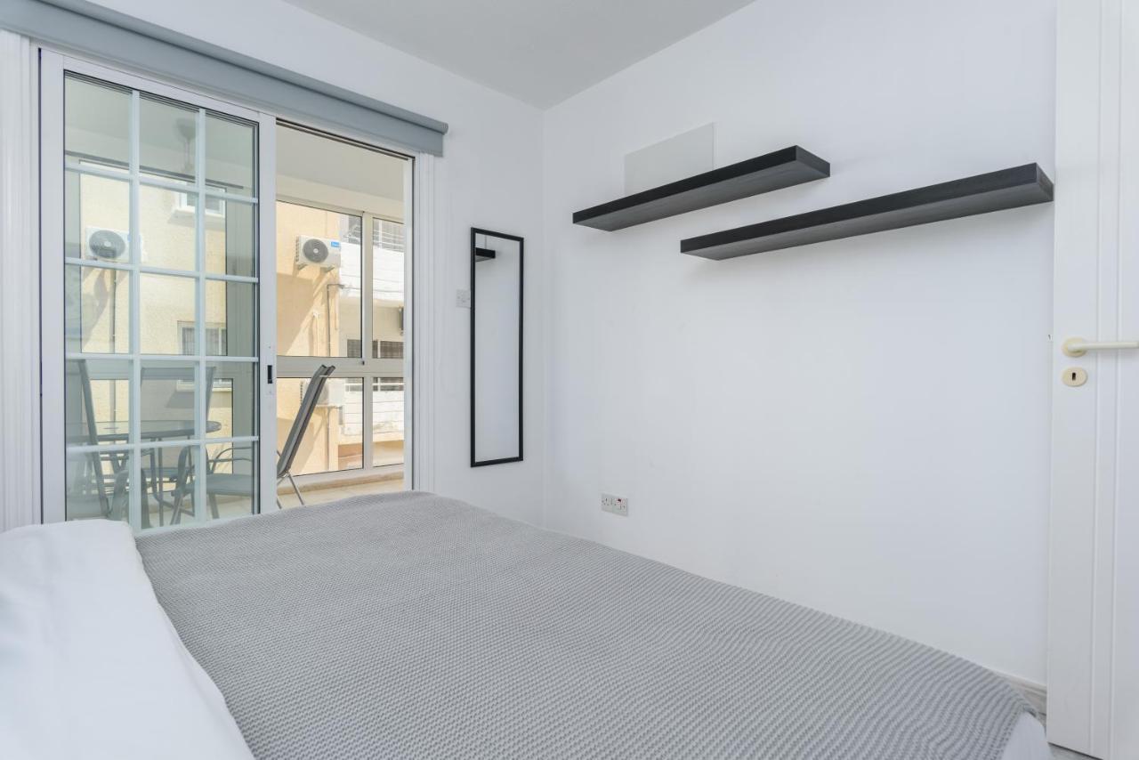 White 1-bedroom By Mackenzie