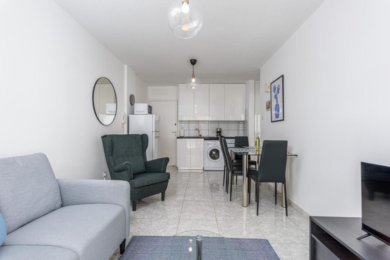 White 1-bedroom By Mackenzie Apartment